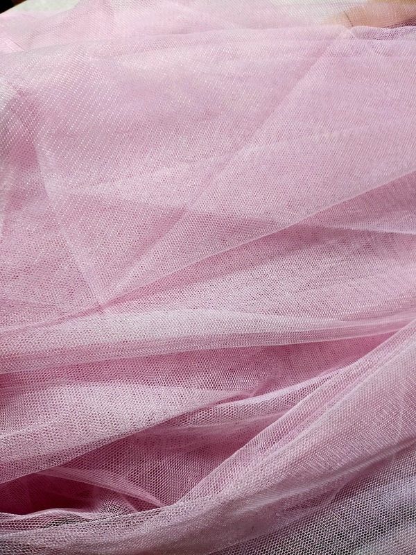 生地　ソフトメーシュ生地　ピンク　約170X290㎝　幅広　ワンピース　ドレス　ダンス衣装　ディスプレイなどに