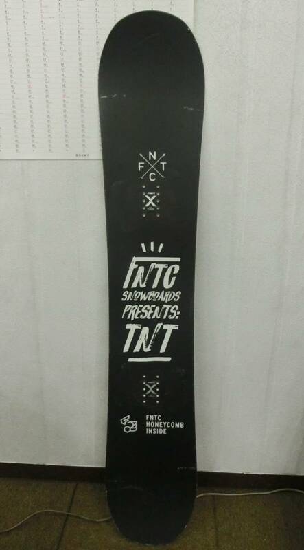 中古 FNTC TNT 157㎝ スノーボード 板 ブラック [32-115] ◆送料無料(北海道・沖縄・離島は除く)◆S