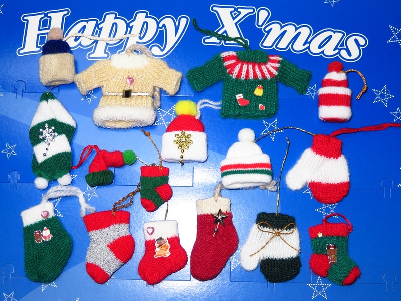 【☆クリスマスニット オーナメント16個☆】4 チャームニットソックス ボウシ セーターなど あったかニット ペット用品のX'masの演出＆飾り