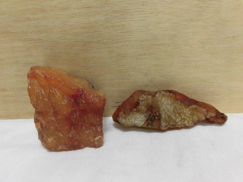 赤メノーウ石（白い肌、赤い肌＝浮き出て雲龍）北海道、枝幸産