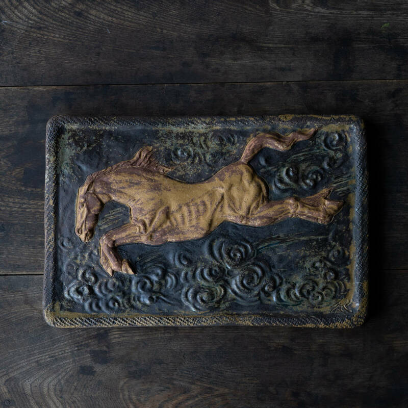 馬の陶板 陶器 オブジェ 飾り インテリア 絵画 33.5cm x 22cm