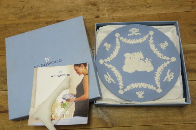 即決・WEDGWOOD/ウェッジウッド・イヤープレート 2001・飾り皿・2001年・天使 エンジェル