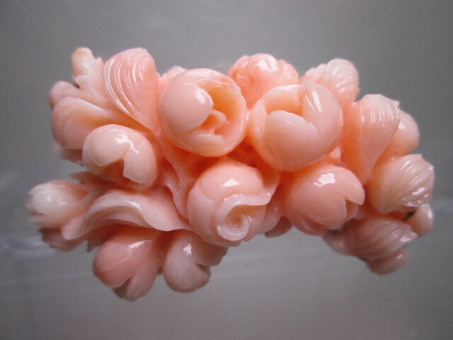 【江月】K18 本珊瑚 可愛らしい花の蕾彫刻の帯留め 18,2g