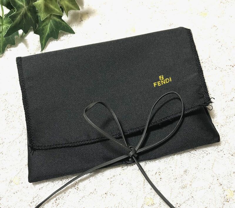 フェンディ「FENDI」小物用保存ポーチ（1183）付属品 コインケース・二つ折り財布サイズ 15×11cm ナイロン生地 ブラック 紐で結ぶタイプ