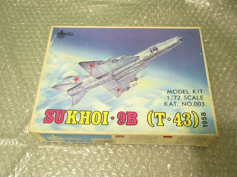 プラモデル UNDA 1/72 SUKHOI・9Ｂ スホーイ 戦闘爆撃機 ソ連 ソビエト 未組み立て 昔のプラモ