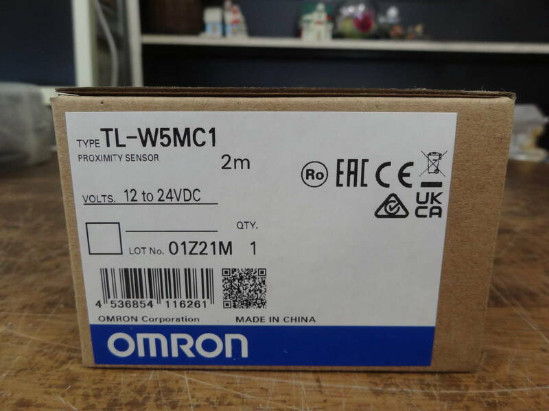 たぶん 未使用 OMRON オムロン 　TL-W5MC1　近接スイッチ 光電センサー