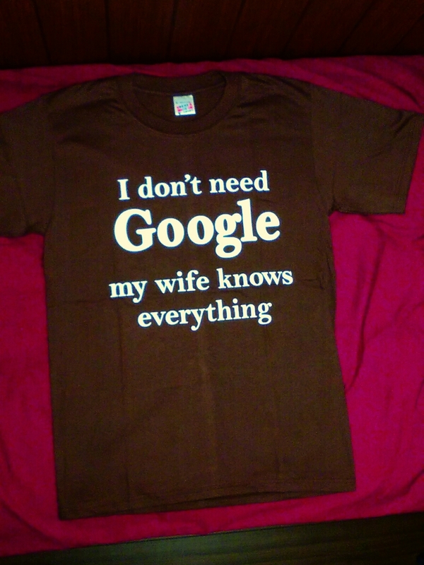 Ｉdon't need Google★XLサイズ★俺の奥さんはすべてお見通し★ブラウン★おもしろジョークTシャツ★茶色★激安★コットン100％★