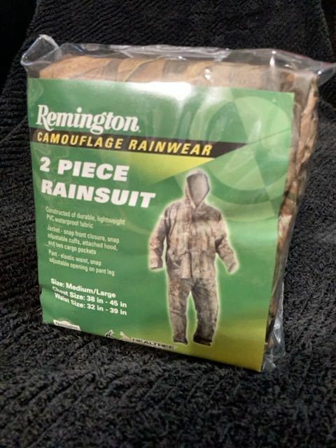 Remington レインスーツ】PVC製 上下2ピース: USサイズ M/L: Rwaltree AP迷彩: レミントン 狩猟 射撃 シューティング ハンティング