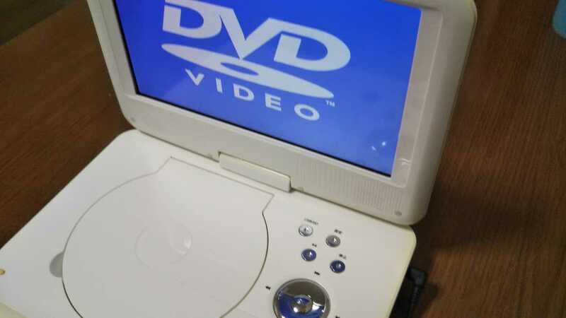 ポータブルDVDプレーヤー TK-P904WH ジャンク