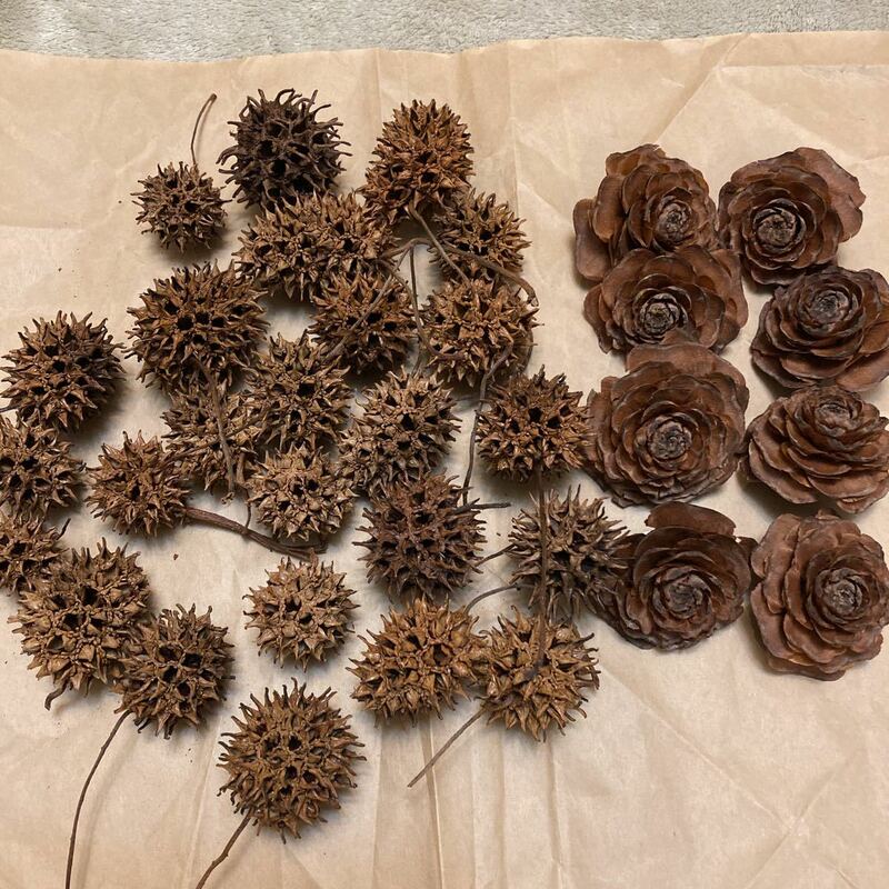 モミジバフウ 25個　シダーローズ 8個　木の実　自然素材　リース　ハンドメイド　材料　クリスマス　正月 装飾　送料無料　アレンジメント