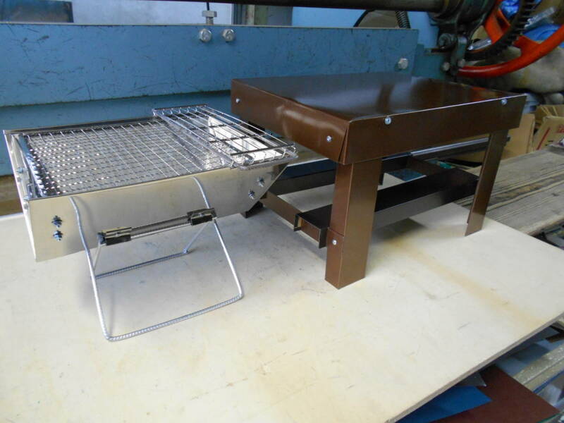 V型焚き火台　テーブル　セット　一括持運び　折畳　組立式　ステンレス　ガルバ　軽量　コンパクト　ソロキャン　初めてセット　自作