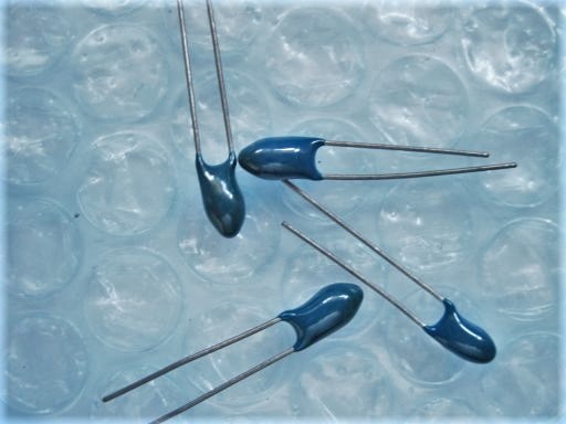 P00217C　NEC　タンタルコンデンサ　6.8μF　16V　動作未確認　リード線の汚れ、腐食有　未使用品ですが長期保存品　4個セット