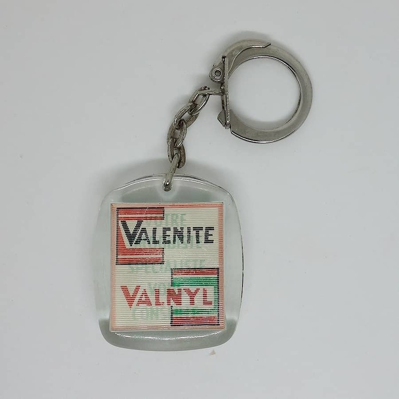 ビンテージ フランス キーホルダー レトロ VALENITE VALNYL #k-10297