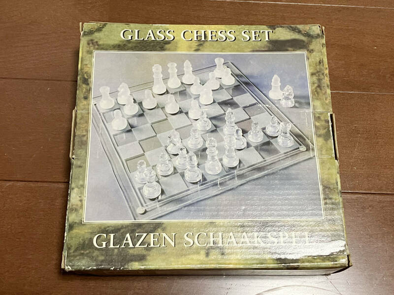 ガラス製のチェス