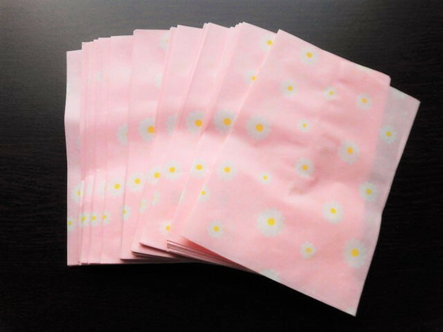 新品◆平袋 100枚　ピンク　花柄　80mm×110mm ラッピング　梱包　封筒　小花
