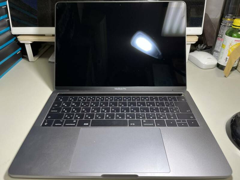 新同1★MPXV2J/A [スペースグレイ]MacBook Pro Retinaディスプレイ★第7世代 Core i5 3.1GHz/2コア/8GB/SSD256GB/量販店展示品/13.3型