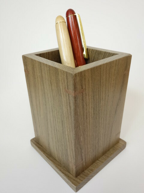 北海道手作り小物 埋木材　台付Ａ ペン立て 木製 ペンスタンド ぺんたて 家具屋の職人が製作