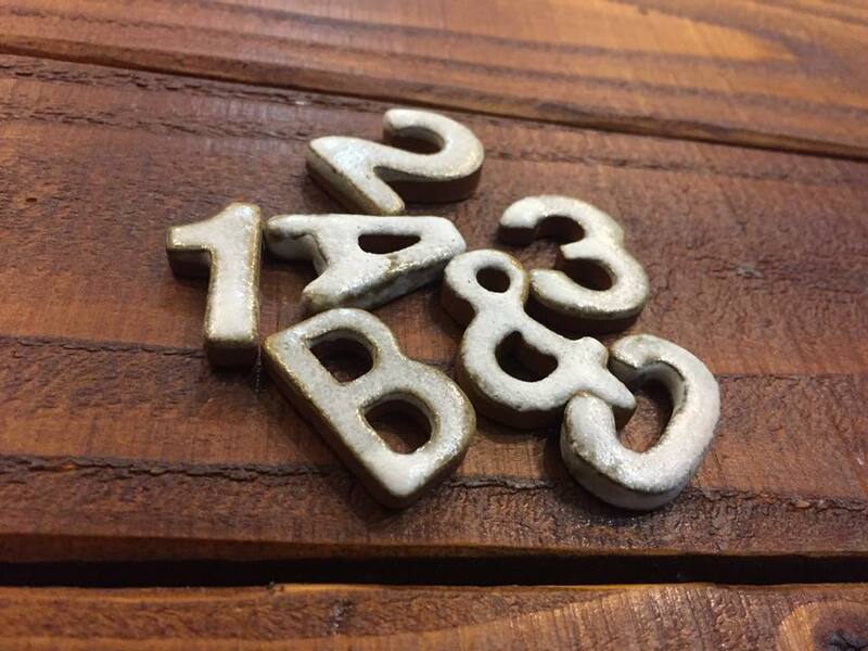 陶器 アルファベット [ABC] 数字・No・ナンバー [１２３] と [＆]　の7パーツセット　DIY パーツ リメイク