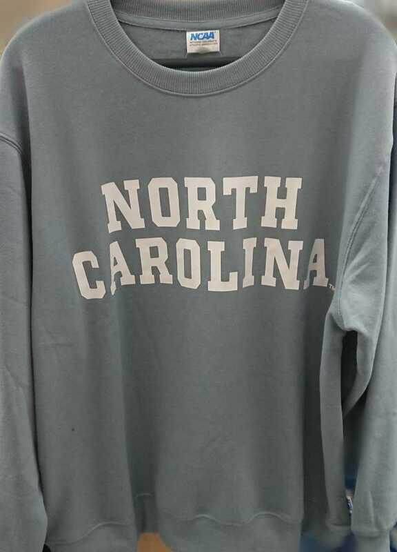 即決 NCAA ノースカロライナ大学 ターヒールズ メンズ裏起毛トレーナー【LL】新品タグ付き North Carolina Tar Heels UNC スウェット 2L