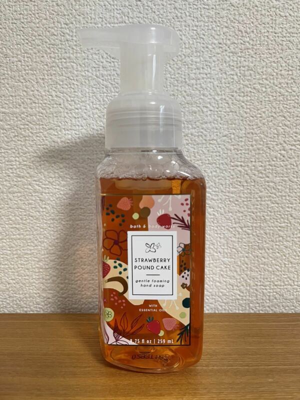 ★Bath&Body Works 泡 ハンドソープ 石鹸　ストロベリーパウンドケーキ　259ml　バス&ボディワークス