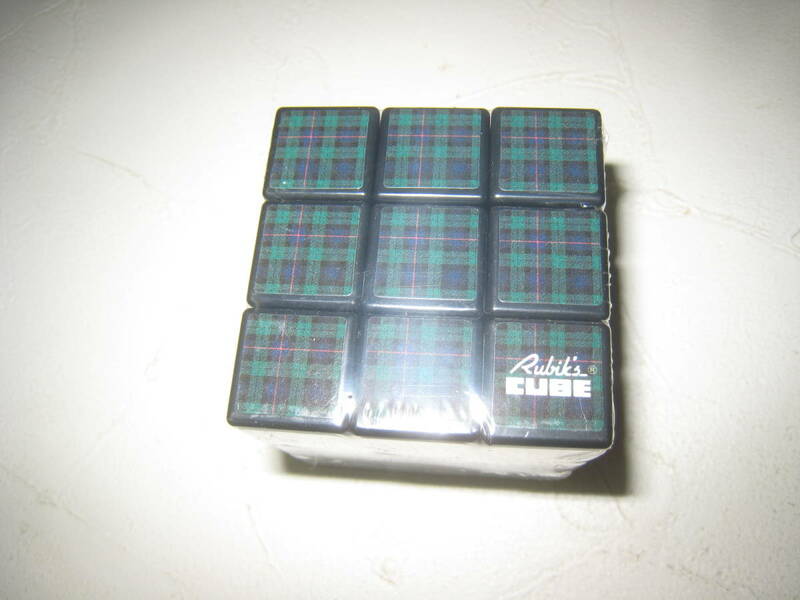 未開封保管品　伊勢丹　ルービックキューブ　1個　ブラックウォッチ　包装紙柄　Rubik's cube　ロゴ入り　正規品　未使用