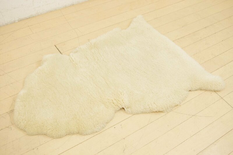 一点物 ムートンラグ 羊毛 ウール カーペット シープスキン 子羊 絨毯 敷物 玄関マット リビング 幅96cm×71cm 天然物