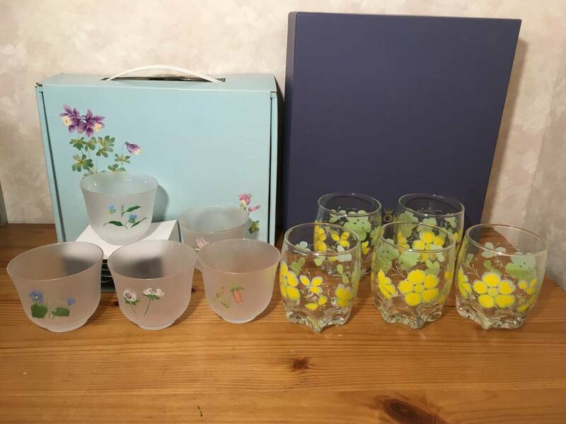 未使用 昭和レトロ グラス 5客×2種 レトロポップ 花柄 フラワー ガラス コップ SUZUNOYA コースター付 1107-01