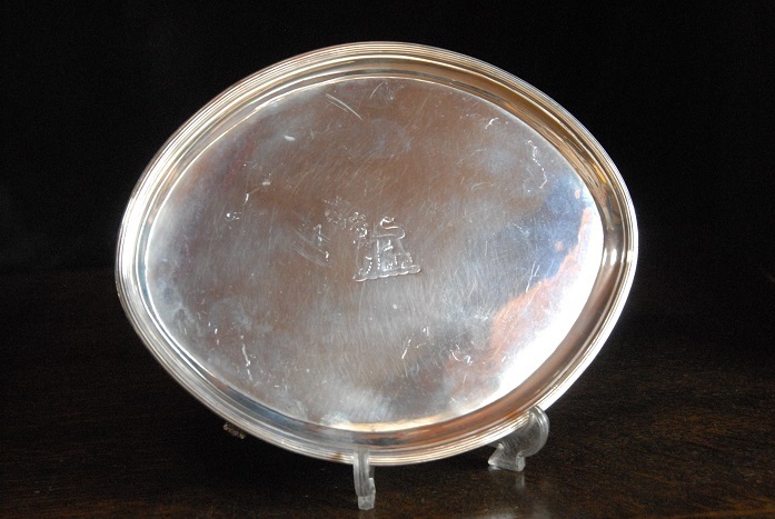 アンティーク　１８２７年 純銀製 レア　楕円形のサルバトレイ(n3)【郵パック発送】送料無料