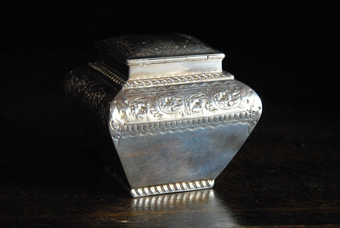 アンティーク　１８９６年 　純銀製 小さくて美しいティーキャディー （ｇ３２）【郵パック発送 送料無料】
