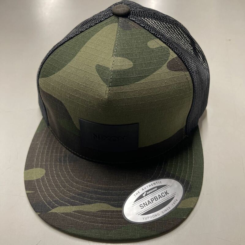 NIXON ニクソン キャップ 帽子 CAP 未使用 黒 ブラック 迷彩 カモ メッシュキャップ