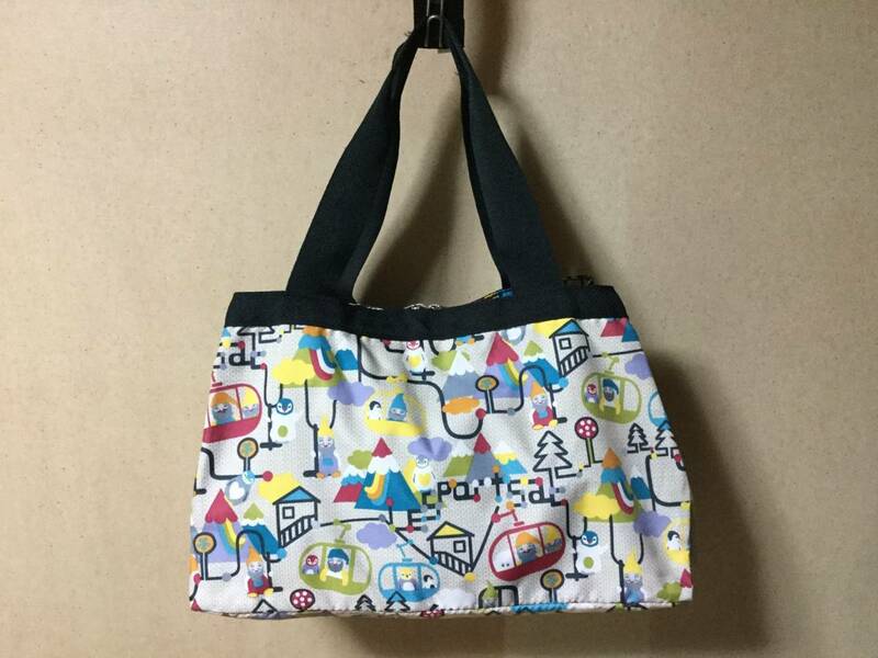 美品★LeSportsac / レスポートサック トートバッグ　モリー「GONDOLA（ゴンドラ）」★ポーチ付き（7387）・ペンギンと小人たち