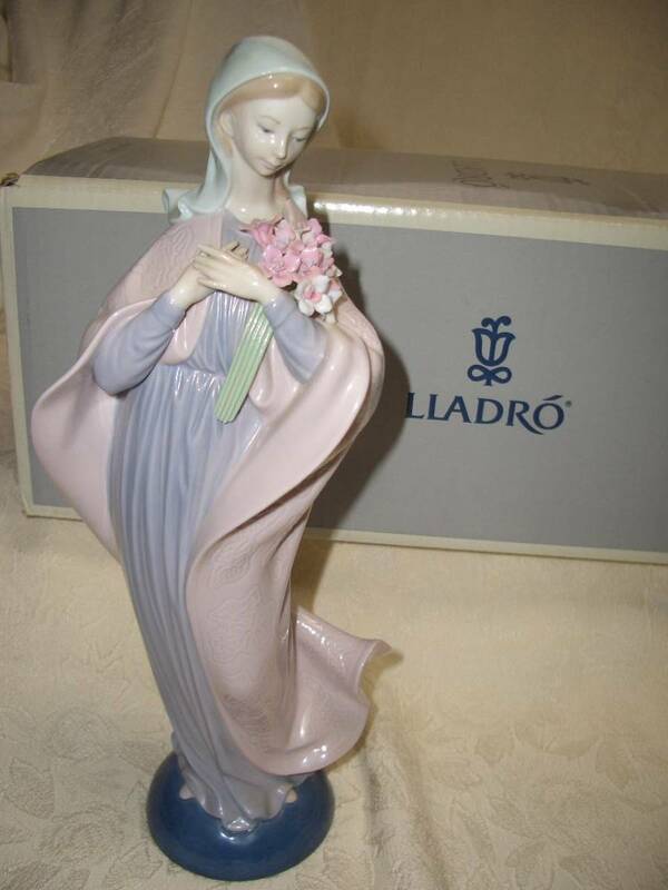 再値下げしました　陶器人形　リヤドロ　全高32ｃｍ　マリア様のようなやすらぎの作品