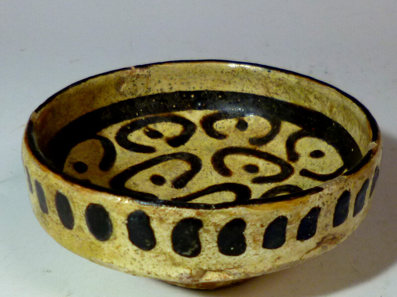 (翔)ペルシャ陶器 9～12世紀前後 唐草 茶色 小鉢 発掘品 桐箱付