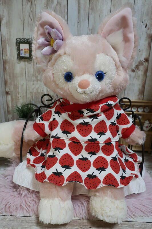 苺柄　赤×白　リーナベルＳサイズコスチューム　縫いぐるみのお洋服　ハンドメイド　パーカー風ワンピース