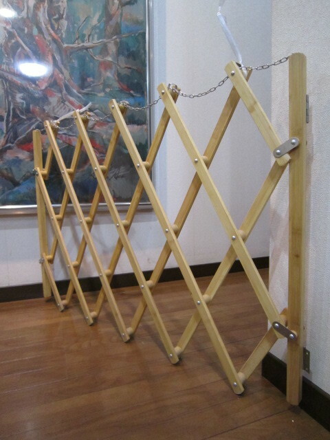 折りたたみタイプの組み立て簡単な竹製ペット ベビーフェンス　ガード　アコーディオン式