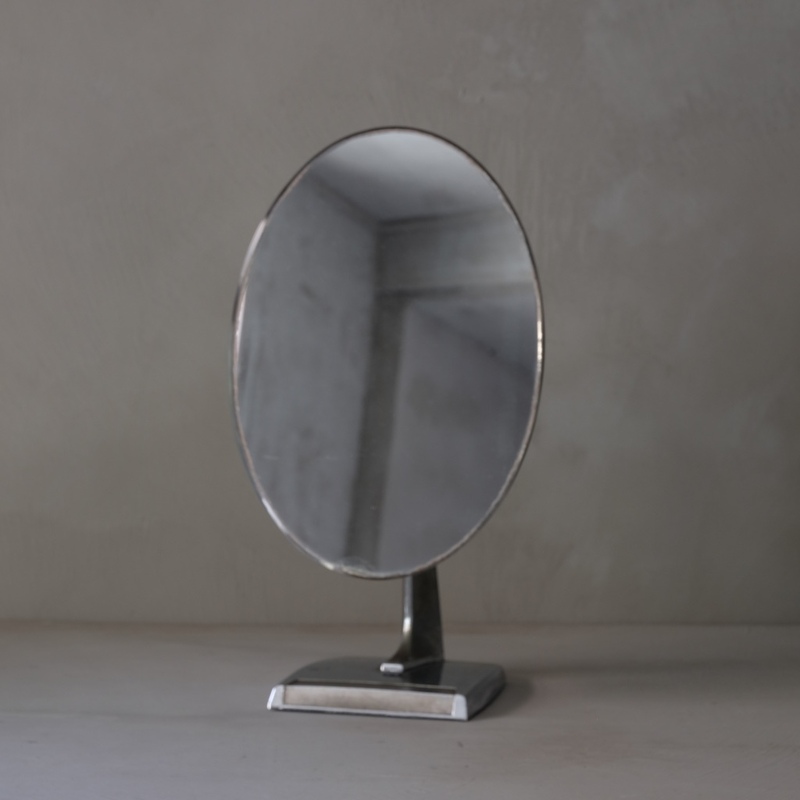 02061 鉄とプラスチックのオーバル型置き鏡 / 卓上ミラー 化粧鏡 ドレッサー 昭和レトロ ヴィンテージ モダン 古道具