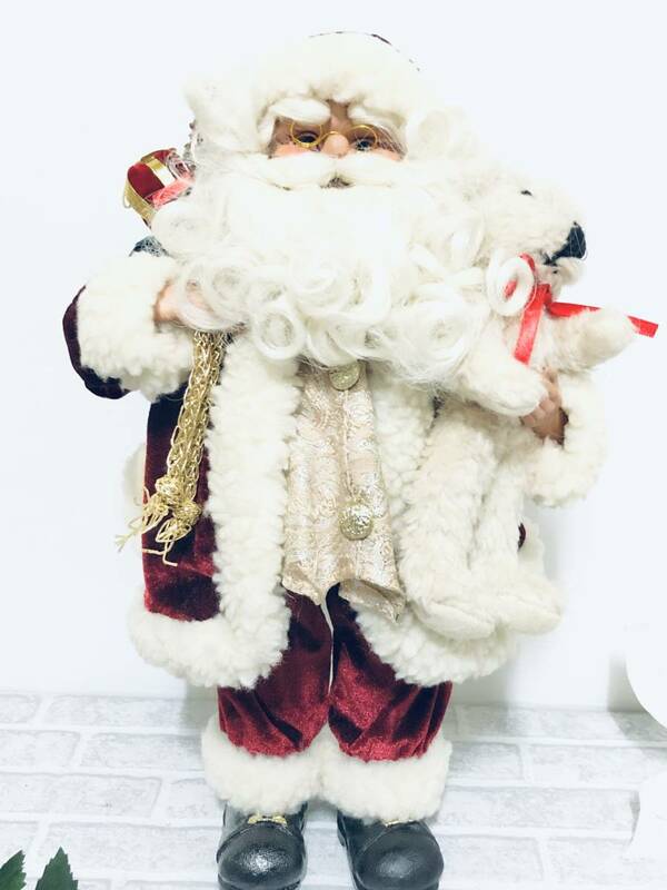 ぬいぐるみを持ちプレゼントを背負ったサンタクロースオブジェ　Christmas　Xmas　サンタクロース置物　サイズ４０cm　サンタクロース人形