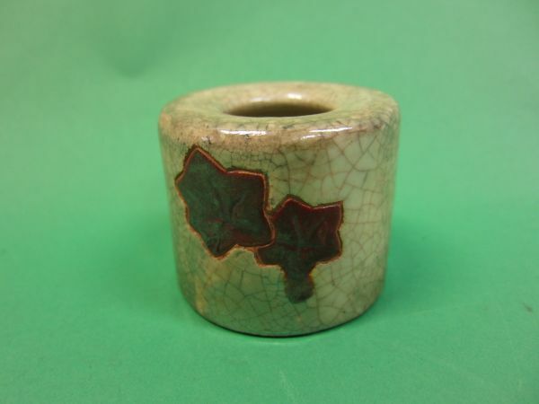 茶道具　茶器　蓋置き　楓　紅葉の文様　貫入　五三の桐の印　京焼