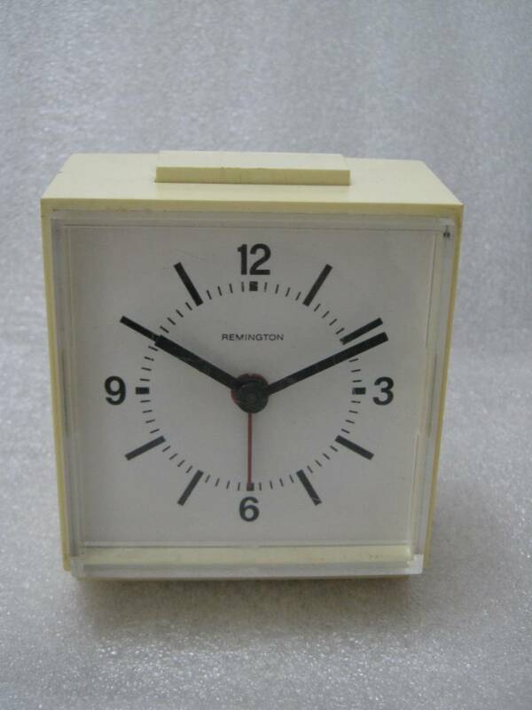 【目覚まし時計】ドイツ製 レミントン社 角型 端正なデザイン ハイブリッド式
