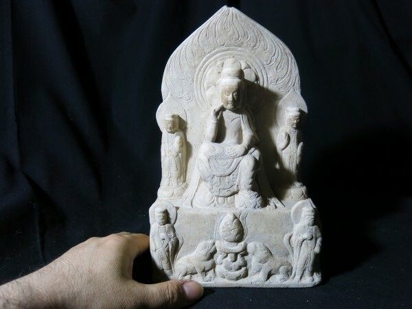 A　半跏像　北斉時代　中国　６世紀　石仏　文化財　彫刻