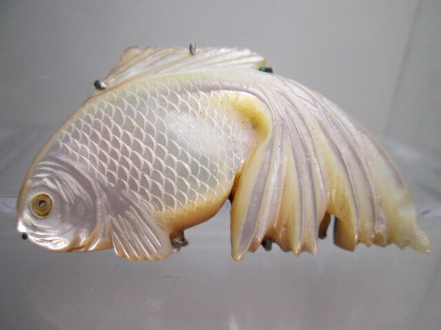 【江月】アンティーク・シェル細工可愛い金魚の帯留め 24,42g