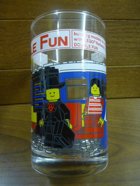 送料無料★LEGO レゴ play on グラス DOUBLE FUN ガラス製コップ 列車乗客イラスト