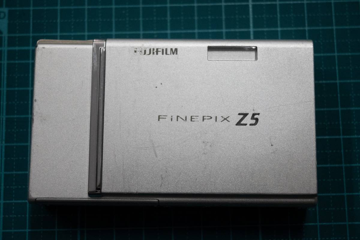 ★ フジフィルム FUJIFILM FinePix Z5 シルバー 店頭展示 模型 モックアップ 非可動品 R00141