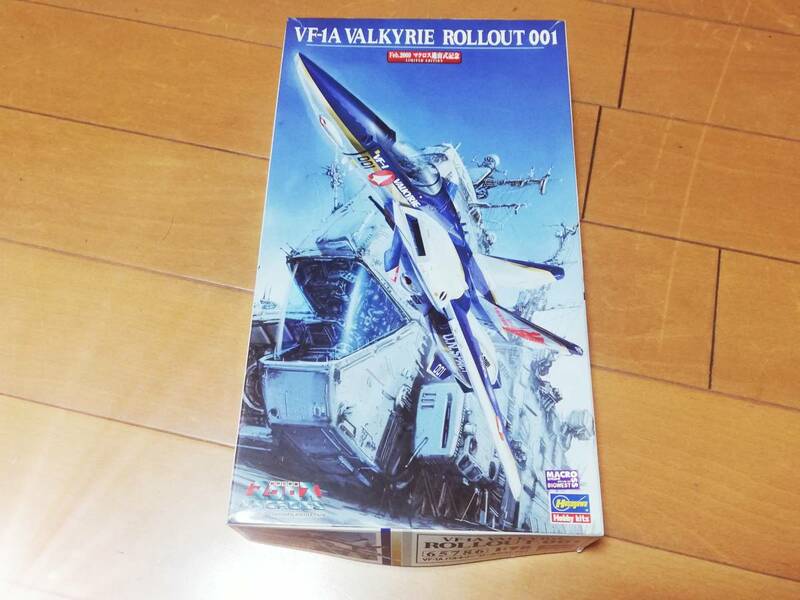 3-3　aku　未組立品 1/72 VF-1A バルキリー “ロールアウト 001” 超時空要塞マクロス