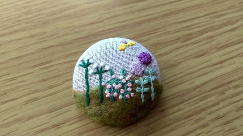 お花とちょうちょ　刺繍ブローチ