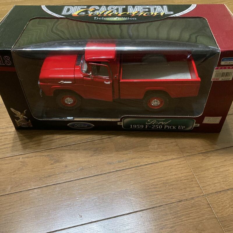 【箱付き】《1/18スケール》Ford 1959 F-250 Pick Up ミニカー メダルダイキャスト Deluxe Edition コレクション放出 Road Signature