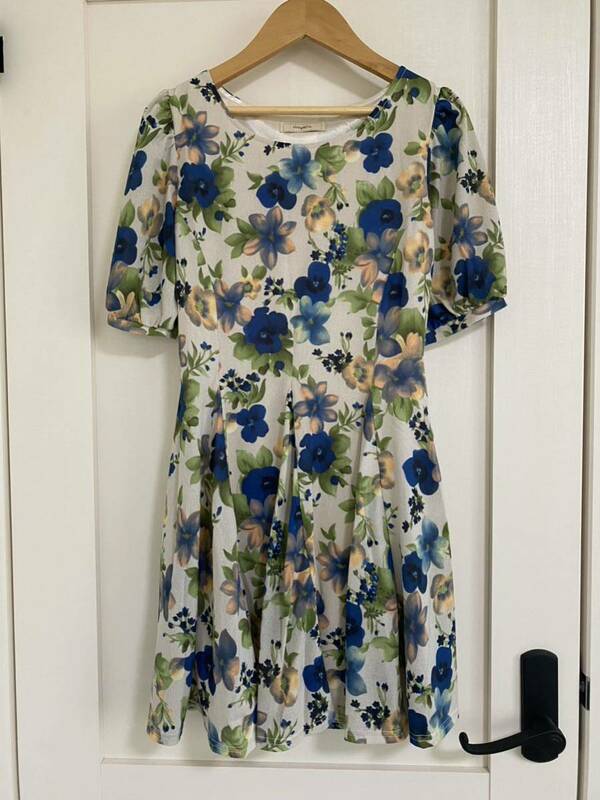 新品☆titty&Co.☆花柄ワンピース☆グレージュ☆F