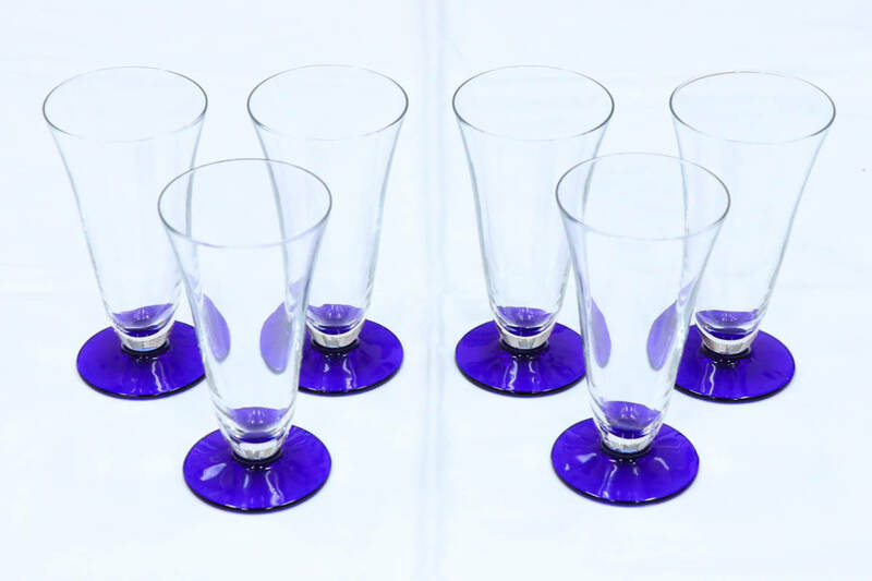 ガラスグラス　6客セット　底が青　直径7㎝×高さ14㎝　食器　コップ　中古品