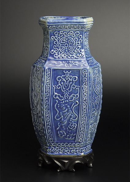 清 藍釉印花瓶 大清康熙年制款 共箱　蓝釉印花瓶 中国 古美術