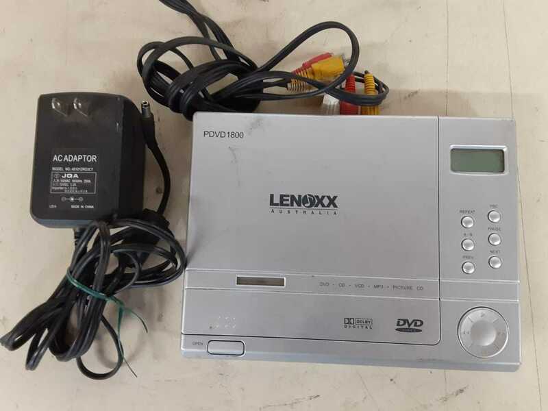 家電11】 ポータブルプレーヤー　DVDプレーヤー LENOXX PDVD1800　アダプター付き　通電のみ確認済み　現状